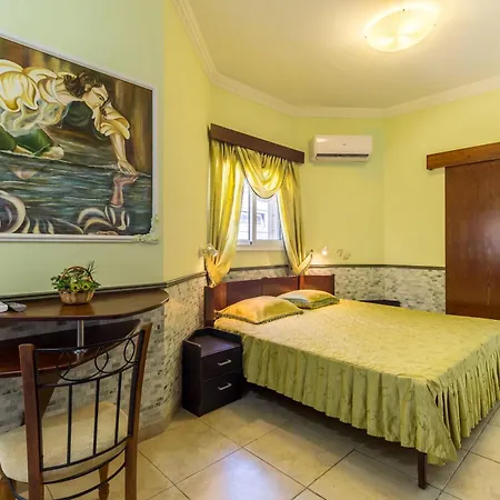 Seafront Napa Star 5 Bedrooms * Ayía Nápa
