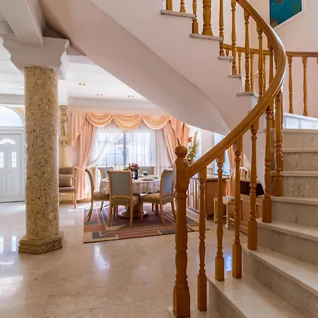 Seafront Napa Star 5 Bedrooms Ayía Nápa