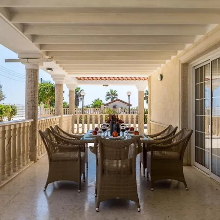 Seafront Napa Star 5 Bedrooms Villa